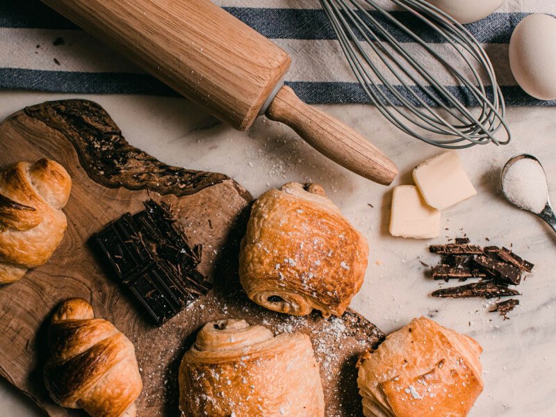 What Are The Benefits Of Using A Stand Mixer For Baking?